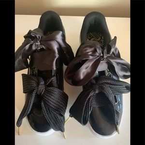 Puma sneakers size 9 like new